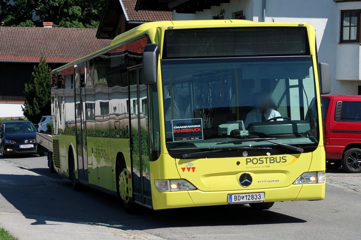 Mercedes-Benz O 530 II (Citaro Facelift) mit Fahrradanhänger von Postbus BD-12833 als Shuttle zur Radsportveranstaltung  Crankworx  in Mutters, Dorfstraße. Aufgenommen 16.6.2018.