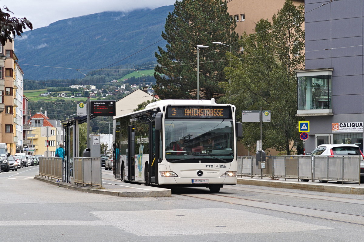 Mercedes-Benz O 530 II (Citaro Facelift) der Innsbrucker Verkehrsbetriebe, Bus Nr. 616, als Schienenersatzverkehr für die Straßenbahnlinie 3 an der Haltestelle Dr.-Glatz-Straße. Aufgenommen 28.9.2019.