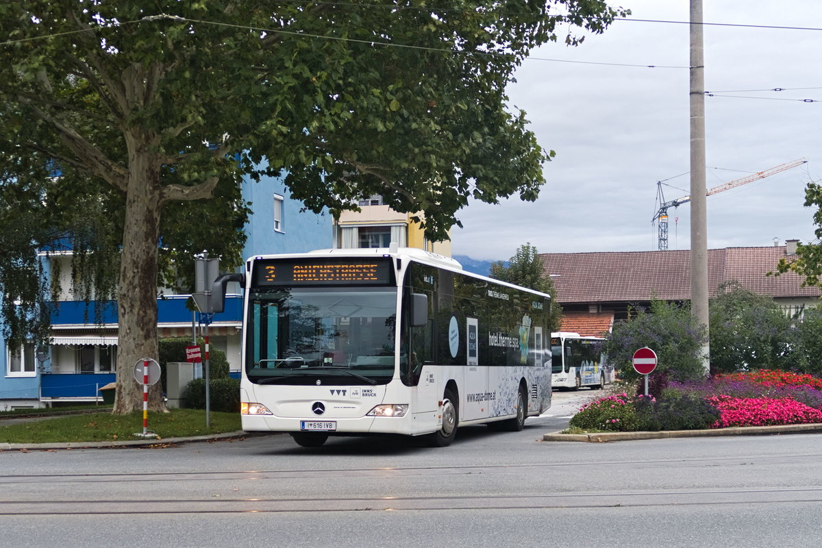 Mercedes-Benz O 530 II (Citaro Facelift) der Innsbrucker Verkehrsbetriebe, Bus Nr. 616, als Schienenersatzverkehr für die Straßenbahnlinie 3 an der Haltestelle Philippine-Welser-Straße. Aufgenommen 28.9.2019.