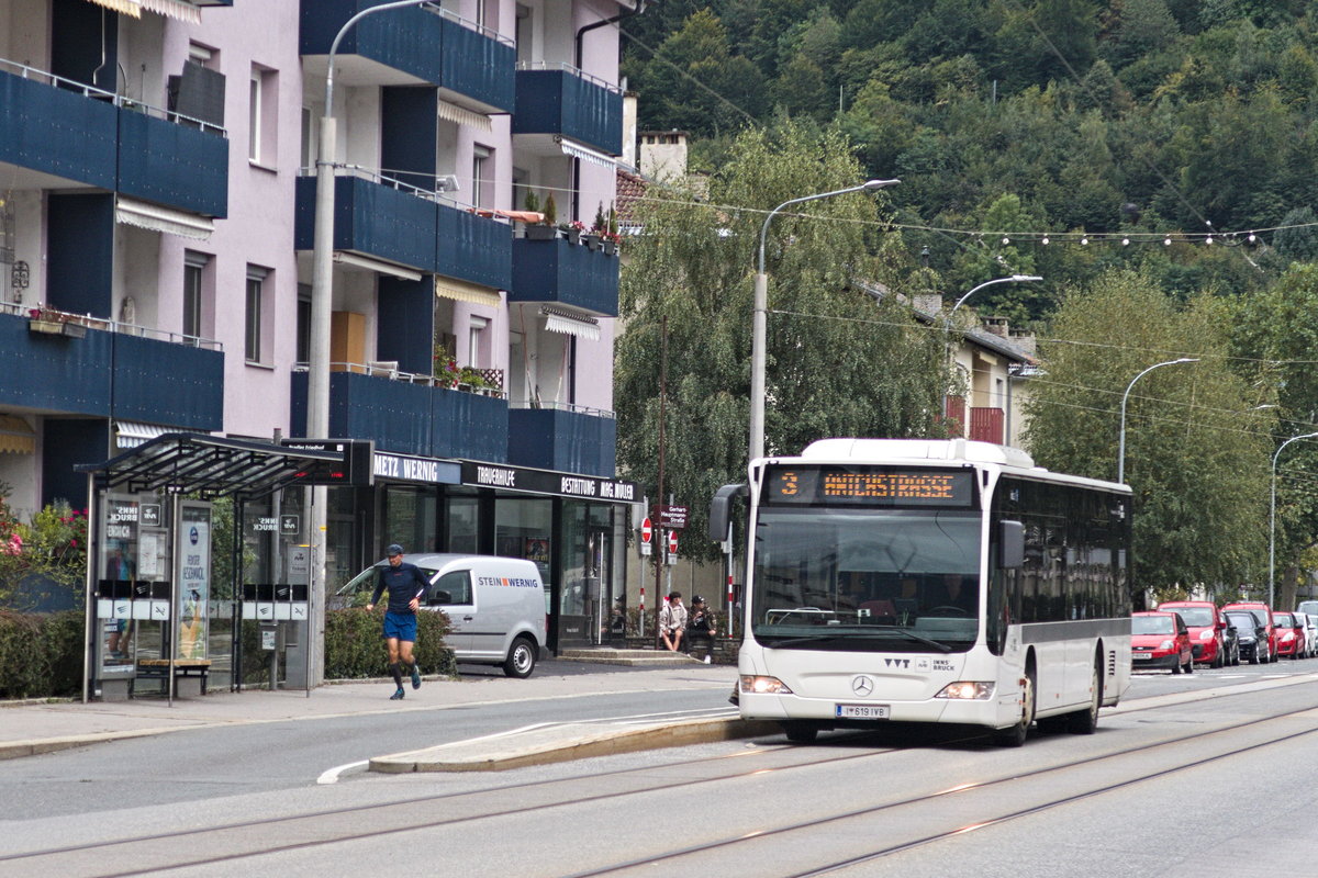 Mercedes-Benz O 530 II (Citaro Facelift) der Innsbrucker Verkehrsbetriebe, Bus Nr. 619, als Schienenersatzverkehr für die Straßenbahnlinie 3 an der Haltestelle Pradler Friedhof. Aufgenommen 28.9.2019.