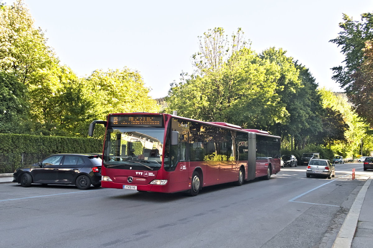 Mercedes-Benz O 530 II (Citaro Facelift) der Innsbrucker Verkehrsbetriebe, Bus Nr. 419, als Linie R in der Fischnalerstraße in Innsbruck. Aufgenommen 7.5.2020.
