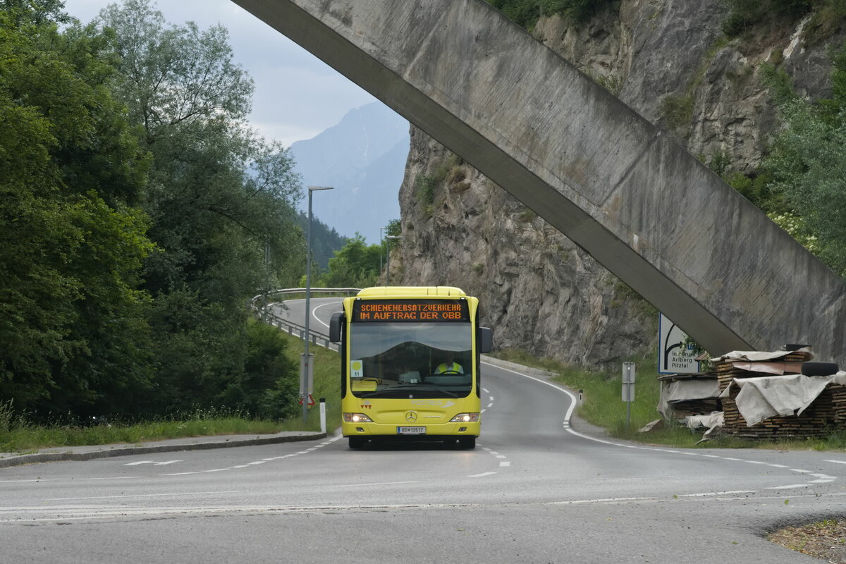 Mercedes-Benz O 530 II (Citaro Facelift) von Postbus (BD-13517) als Schienenersatzverkehr für die Arlbergbahn in Karrösten, Königskapelle. Aufgenommen 22.6.2021.