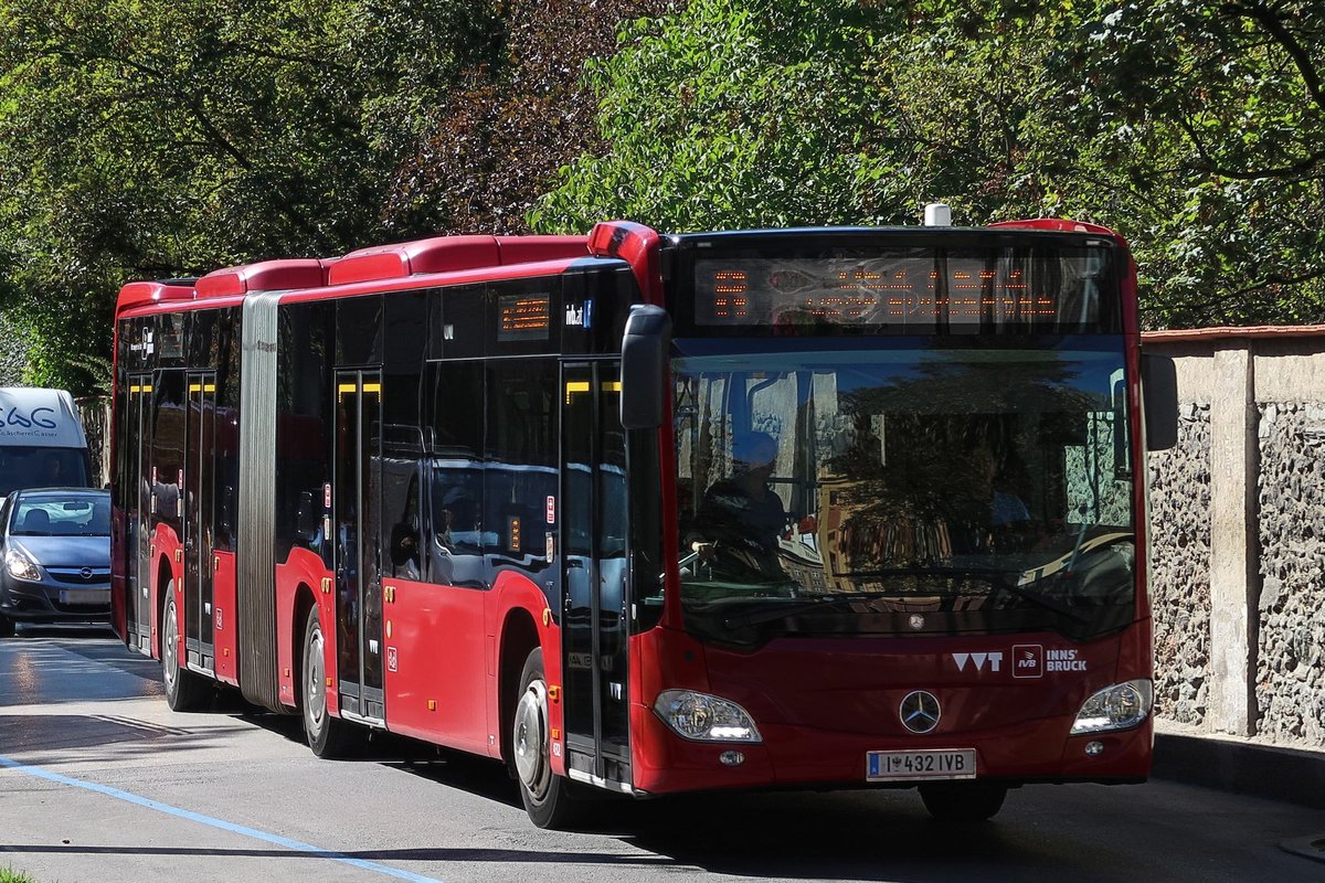 Mercedes-Benz O 530 III (Citaro 2. Generation) der Innsbrucker Verkehrsbetriebe, Bus Nr. 432, ist als Linie R wegen der Rad-WM über die König-Laurin-Straße umgeleitet. Aufgenommen 26.9.2018.