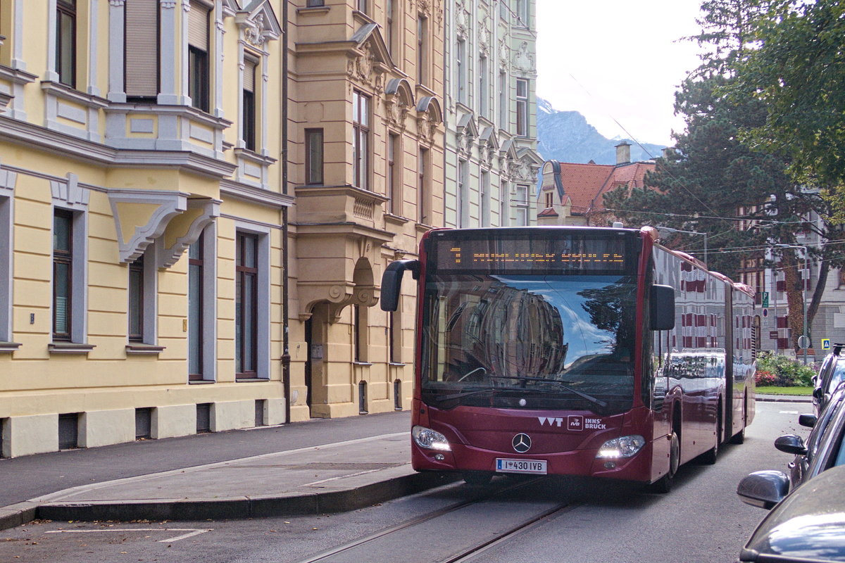 Mercedes-Benz O 530 III (Citaro 2. Generation), Bus Nr. 430 der Innsbrucker Verkehrsbetriebe, als Schienenersatzverkehr für die Straßenbahnlinie 1 an der Haltestelle Claudiastraße. Aufgenommen 10.10.2019.