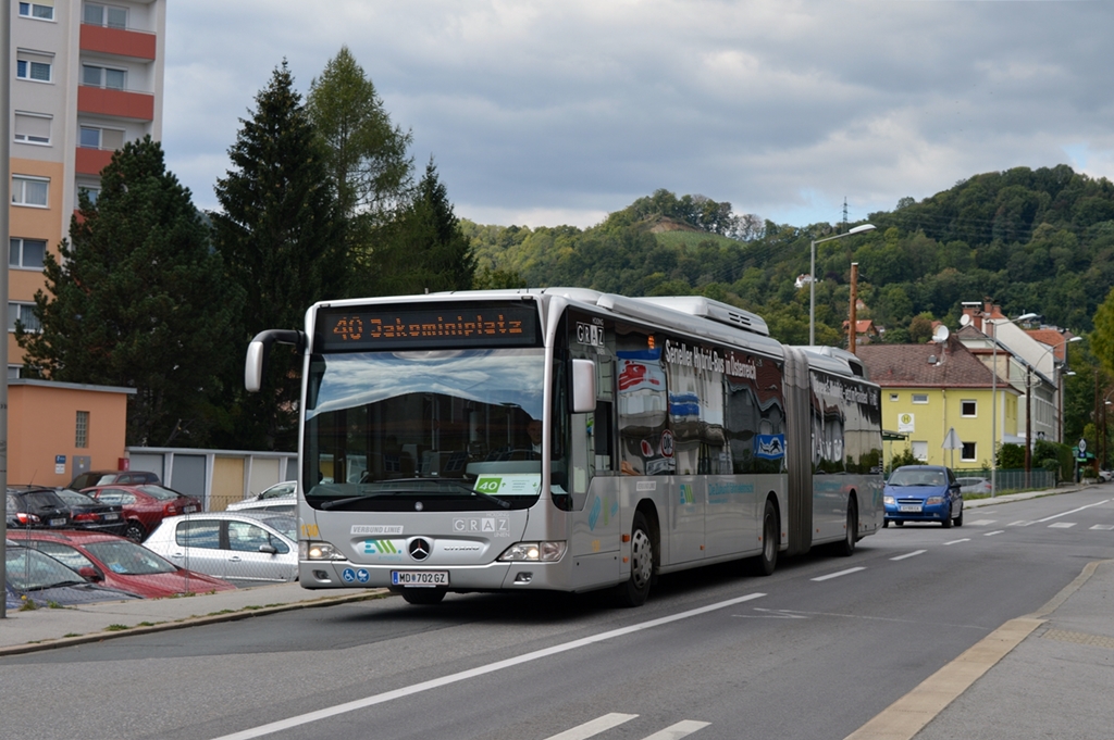Mercedes-Benz O530GDH WN 130 als Linie 40 bei der Haltestelle Volksschule Gösting, 29.09.2015
