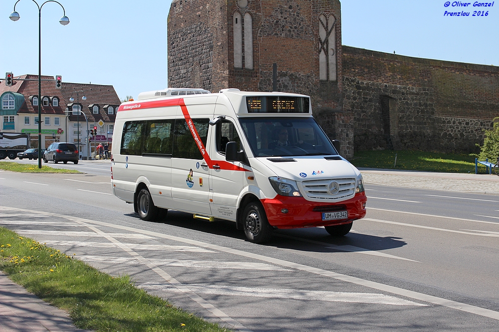 Mercedes-Benz Sprinter Transfer 45, Wagennummer 342, der Uckermärkischen Verkehrsgesellschaft mbH, 2016 auf der Linie 435 in Prenzlau.