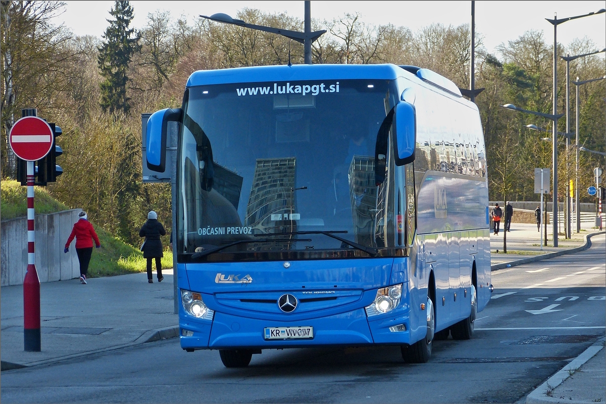 Mercedes Benz Tourismo aus Slowenien, gesehen in der stadt Luxemburg am 05.02.2020.