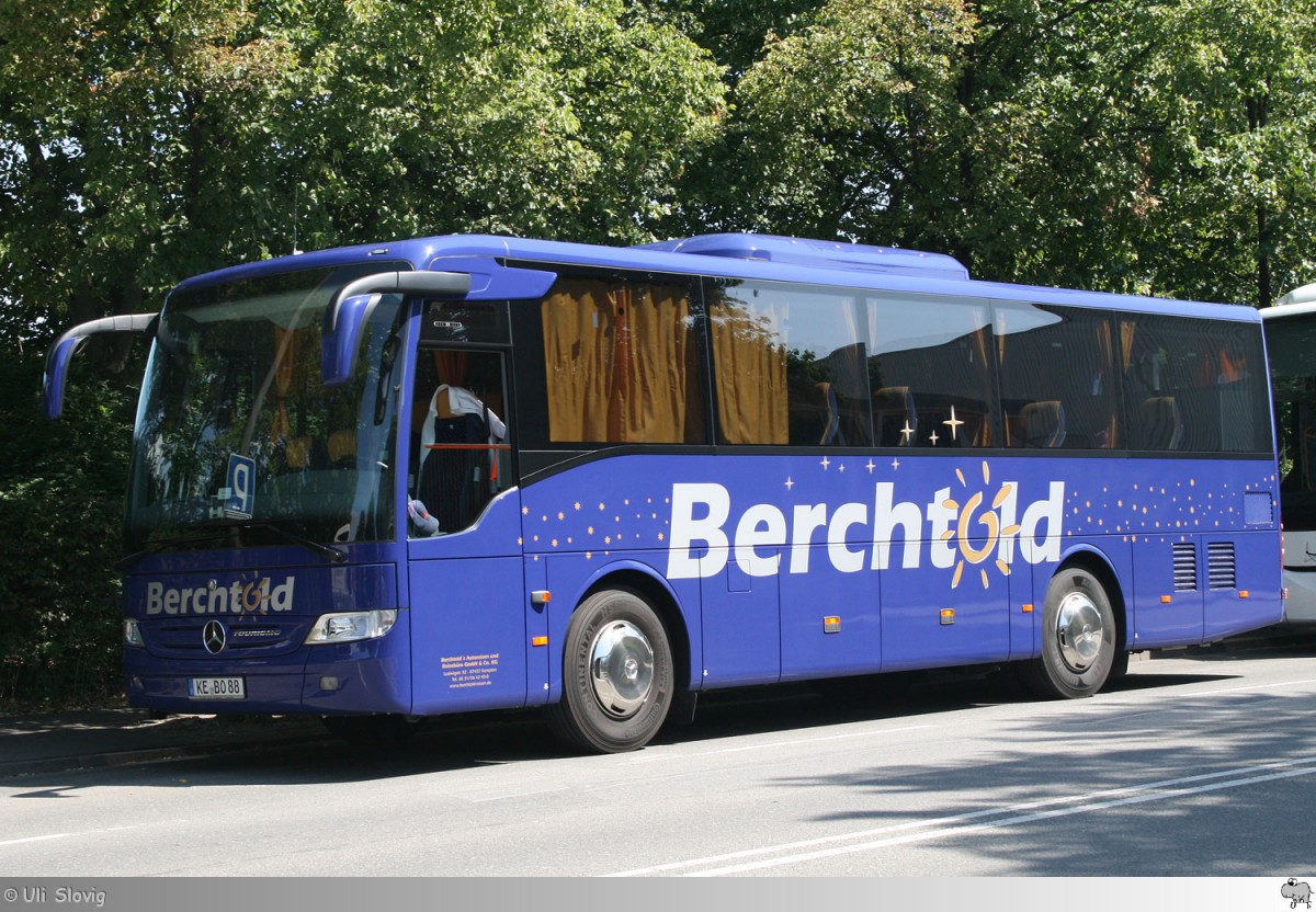 Mercedes Benz Tourismo  Berchtold's Autoreisen und Reisebüro GmbH & Co. KG . Aufgenommen am 11. Juli 2015 auf den Busparkplatz für das Samba Festival in Coburg.