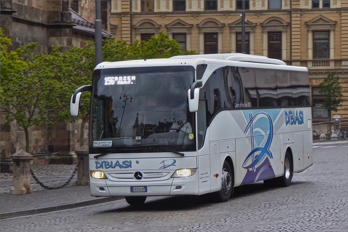 Mercedes Benz Tourismo von Dibiasi im Liniendienst für die SAD in Sèdtirol unterwegs, aufgenommen in Bozen. Mai 2019