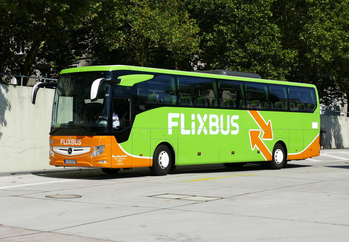Mercedes -Benz Tourismo von Flixbus /Prima -Klima -Reisen am Berliner-ZOB im August 2018.