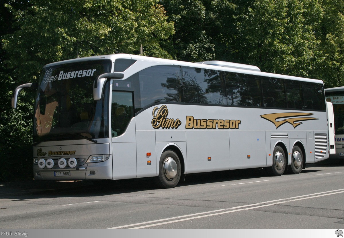 Mercedes Benz Tourismo  Gimo Bussresor . Aufgenommen am 11. Juli 2015 auf den Busparkplatz für das Samba Festival in Coburg.