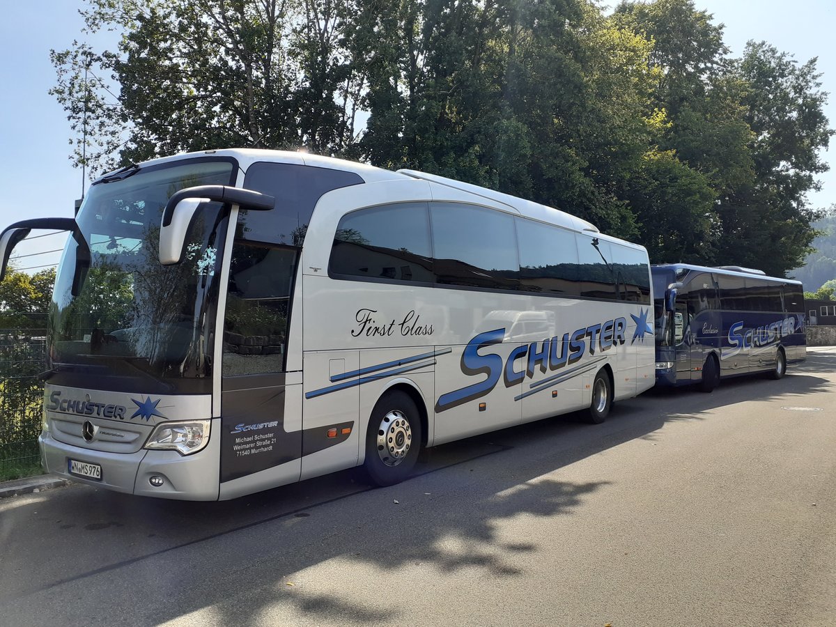 Mercedes-Benz Travego und Tourismo von Busreisen Schuster beim Aufräumen nach dem  Fotoshooting .
Am 1. ‎August ‎2020