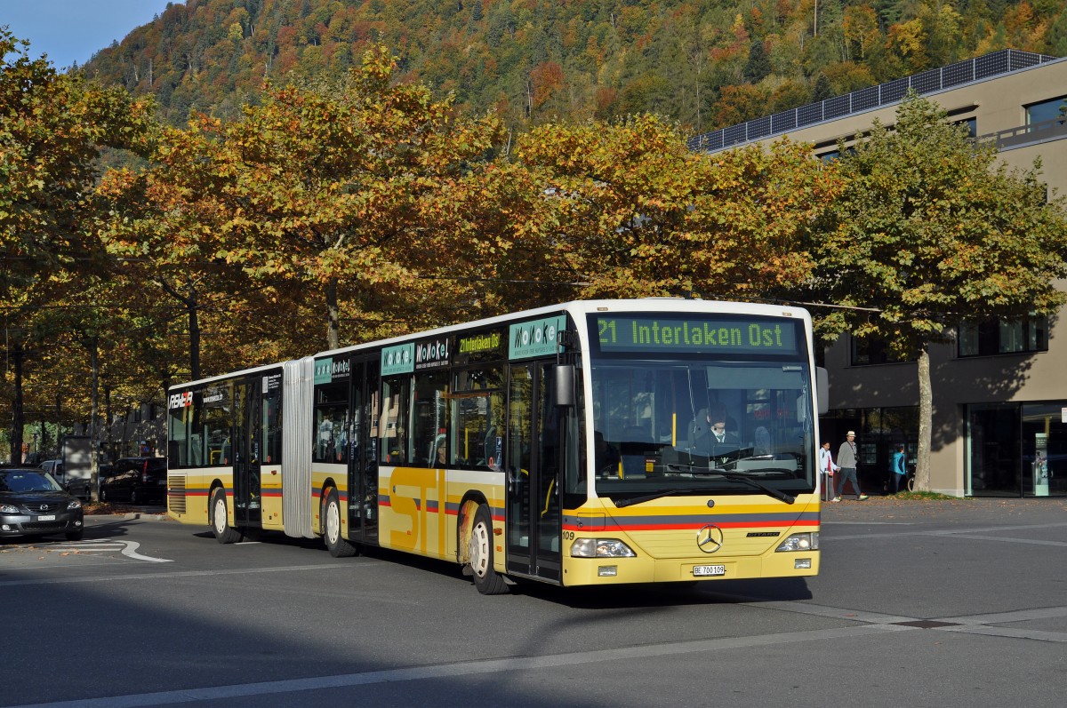 Mercedes Citaro 109 auf der Linie 21 fährt beim Bahnhof Interlaken Ost ein. Die Aufnahme stammt vom 09.10.2015.