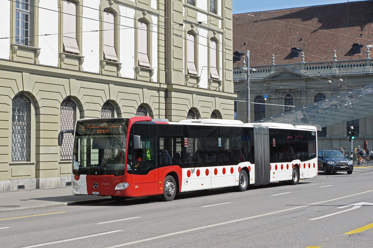 Mercedes Citaro 114 der Transports Publics fribourgeois, im Einsatz als Bahnersatz fährt am 21.08.2021 zur Haltestelle beim Bahnhof Bern.