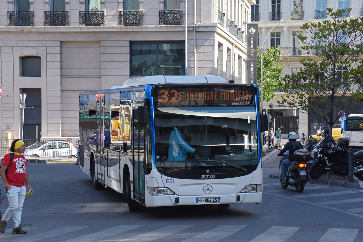 Mercedes Citaro 1221, auf der Linie 32 ist in Marseille unterwegs. Die Aufnahme stammt vom 11.05.2018.
