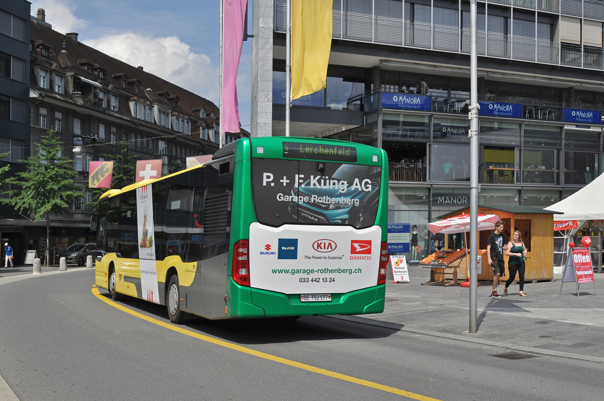 Mercedes Citaro 177, auf der Linie 4, verlässt die Haltestelle beim Bahnhof Thun. Die Aufnahme stammt vom 28.07.2016.