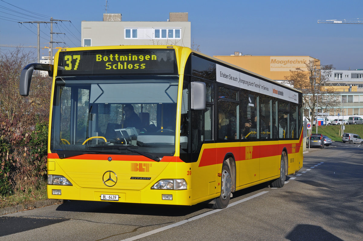 Mercedes Citaro 39, auf der Linie 37, fährt zur Haltestelle Dreispitz. Die Aufnahme stammt vom 30.11.2016.