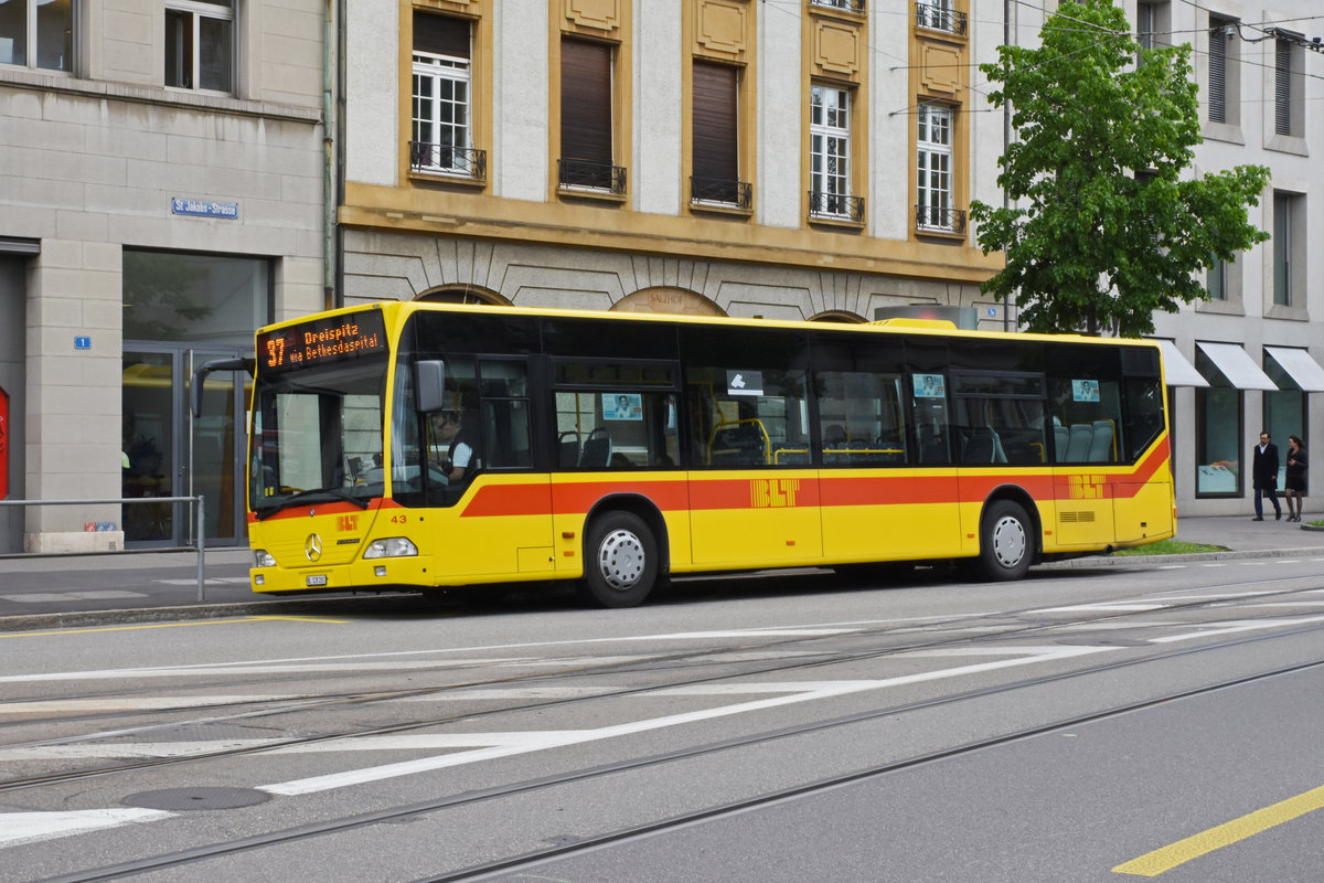 Mercedes Citaro 43, auf der Linie 37, wartet an der Endstation am Aeschenplatz. Die Aufnahme stammt vom 10.05.2019.