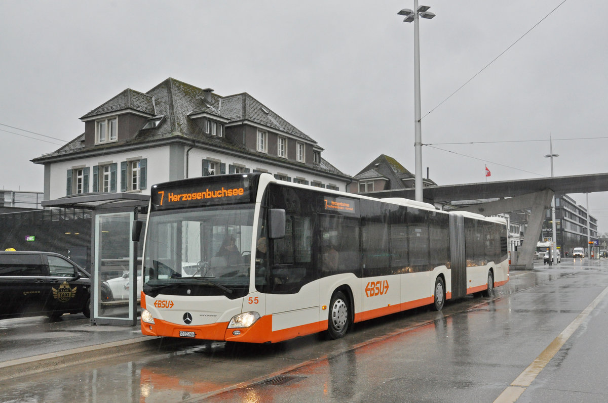 Mercedes Citaro 55, auf der Linie 7, bedient die Haltestelle beim Bahnhof Solothurn. Die Aufnahme stammt vom 09.12.2019.