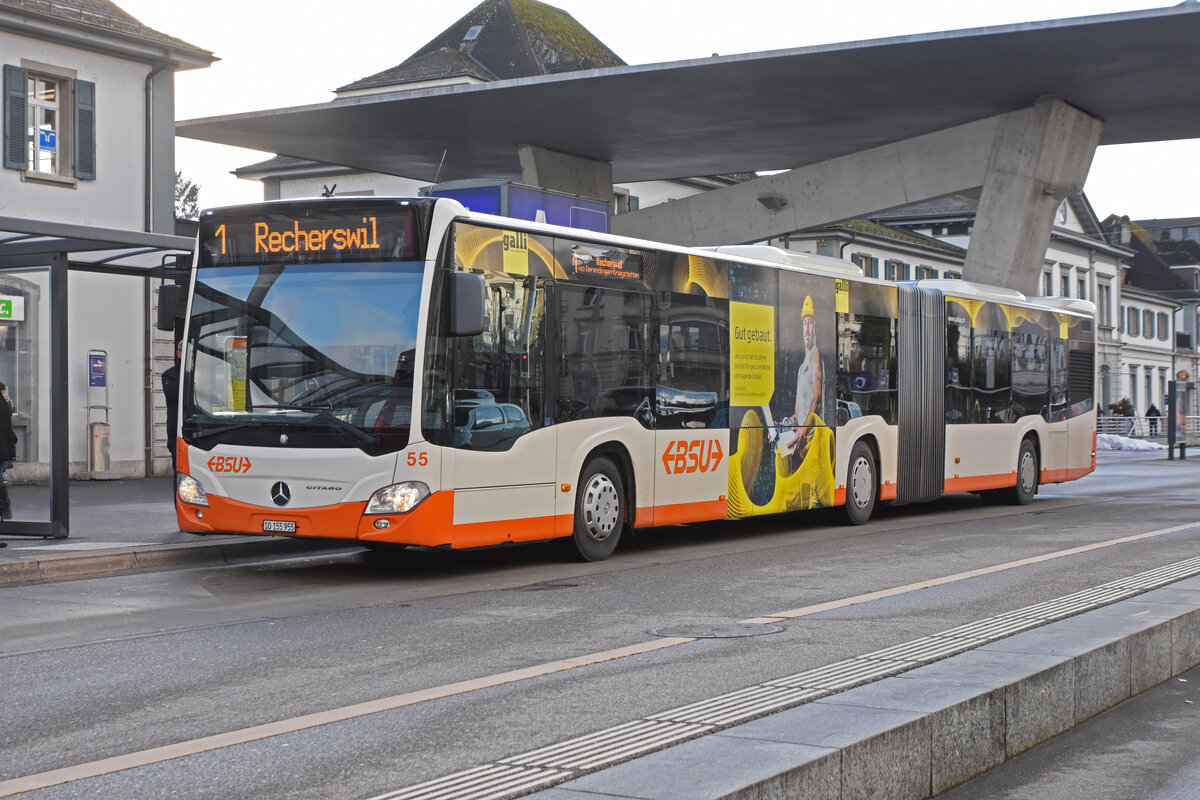 Mercedes Citaro 55 der BSU, auf der Linie 1, bedient die Haltestelle beim Bahnhof Solothurn. Die Aufnahme stammt vom 06.12.2021.