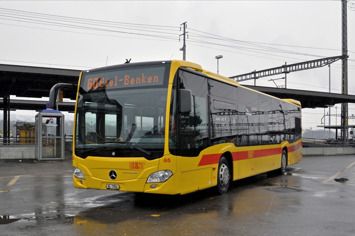 Mercedes Citaro 65 auf der Linie 60 am Bahnhof Muttenz. Die Aufnahme stammt vom 26.01.2015.