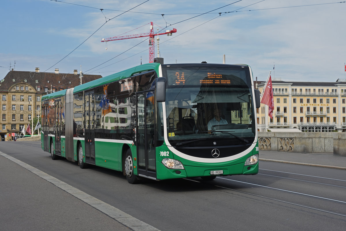 Mercedes Citaro 7002, auf der Linie 34, überquert die Mittlere Rheinbrücke. Die Aufnahme stammt vom 27.07.2019.