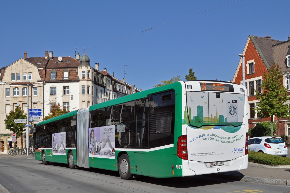 Mercedes Citaro 7007 auf der Linie 34 bedient die Haltestelle am Wettsteinplatz. Die Aufnahme stammt vom 02.10.2015.