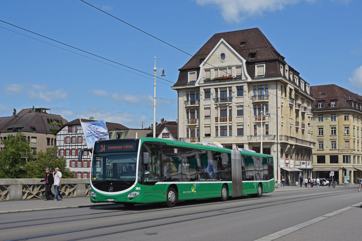 Mercedes Citaro 7011, auf der Linie 34, überquert die Mittlere Rheinbrücke. Die Aufnahme stammt vom 21.08.2019.