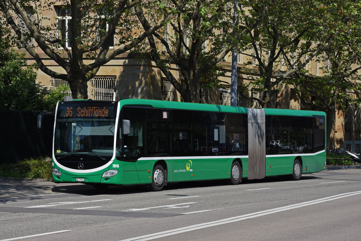 Mercedes Citaro 7015, auf der Linie 36, fährt zur Haltestelle badischer Bahnhof. Die Aufnahme stammt vom 11.06.2021.
