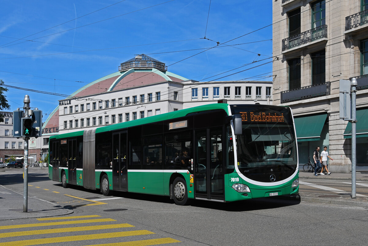 Mercedes Citaro 7019, auf der Linie 30, fährt am 02.09.2023 zur Endstation am Bahnhof SBB.