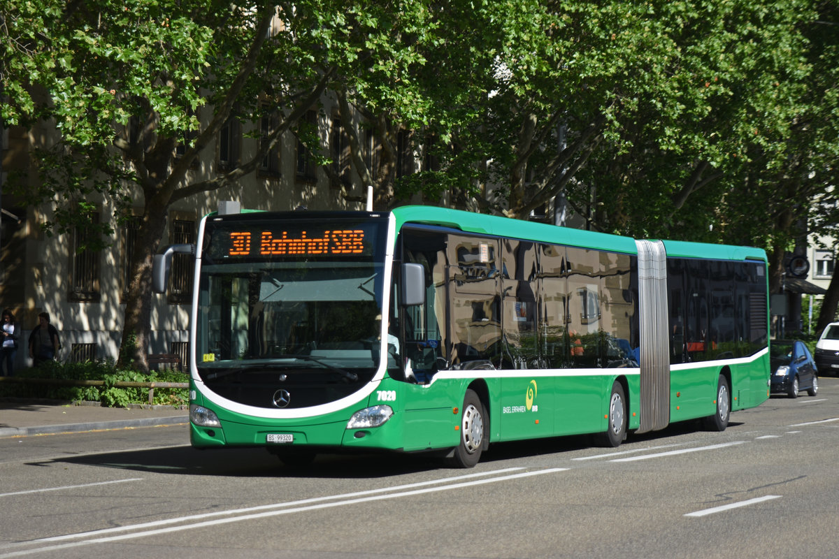 Mercedes Citaro 7020, auf der Linie 30, fährt zur Endstation am badischen Bahnhof. Die Aufnahme stammt vom 08.06.2019.