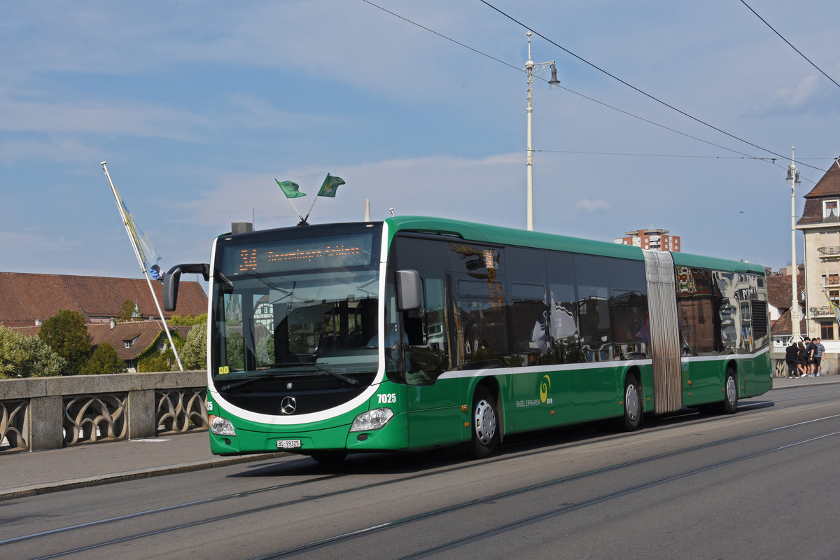 Mercedes Citaro 7025, auf der Linie 34, überquert die Mittlere Rheinbrücke. Die Aufnahme stammt vom 16.09.2020.