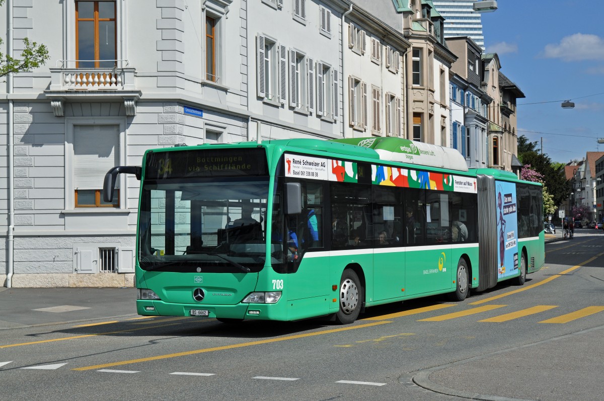 Mercedes Citaro 703 auf der Linie 34 fährt zur Haltestelle Wettsteinplatz. Die Aufnahme stammt vom 18.04.2015.