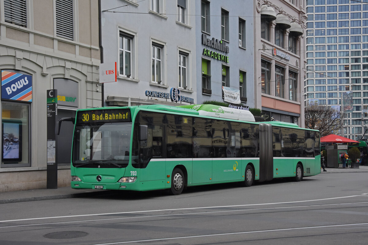 Mercedes Citaro 703, auf der Linie 30, wartet am 03.12.2022 an der Endstation am Bahnhof SBB.