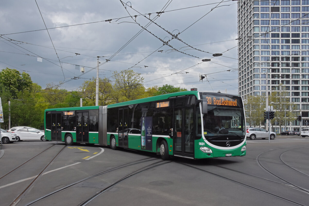 Mercedes Citaro 7031, auf der Linie 30, fährt zur Endstation am Bahnhof SBB. Die Aufnahme stamm vom 29.04.2021.
