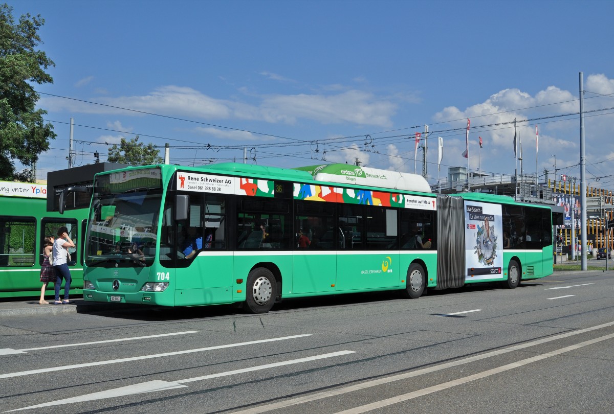Mercedes Citaro 704 auf der Linie 36 bedient die Haltestelle am Badischen Bahnhof. Die Aufnahme stammt vom 27.06.2015.