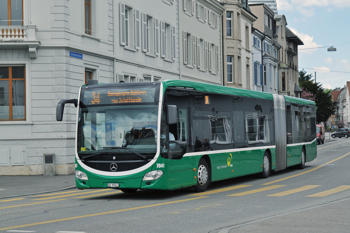 Mercedes Citaro 7041, auf der Linie 34, fährt zur Haltestelle am Wettsteinplatz. Die Aufnahme stammt vom 12.04.2016.