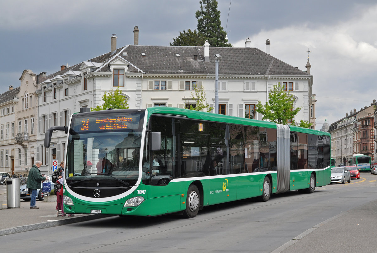 Mercedes Citaro 7047, auf der Linie 34, bedient die Haltestelle am Wettsteinplatz. Die Aufnahme stammt vom 17.05.2016.