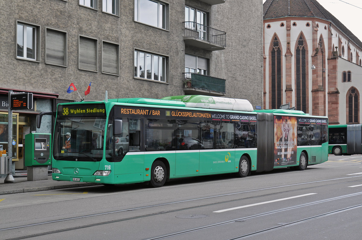 Mercedes Citaro 716, auf der Linie 38, bedient die Haltestelle Universitätsspital. Die Aufnahme stammt vom 24.05.2016.