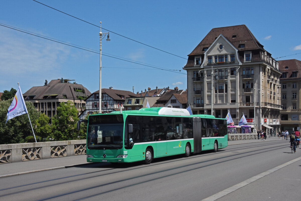 Mercedes Citaro 722, auf der Linie 34, überquert die Mittlere Rheinbrücke. Die Aufnahme stammt vom 21.06.2021.