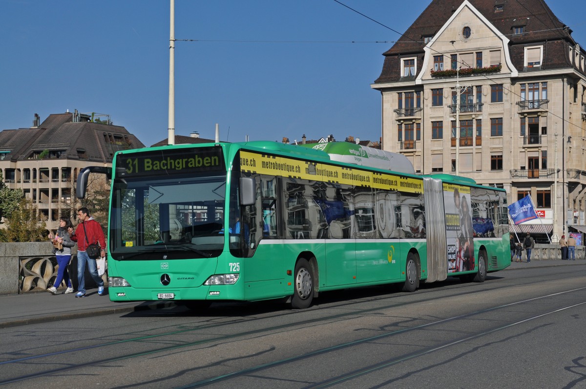 Mercedes Citaro 725 auf der Linie 31 überquert die Mittlere Rheinbrücke. Die Aufnahme stammt vom 24.10.2014.
