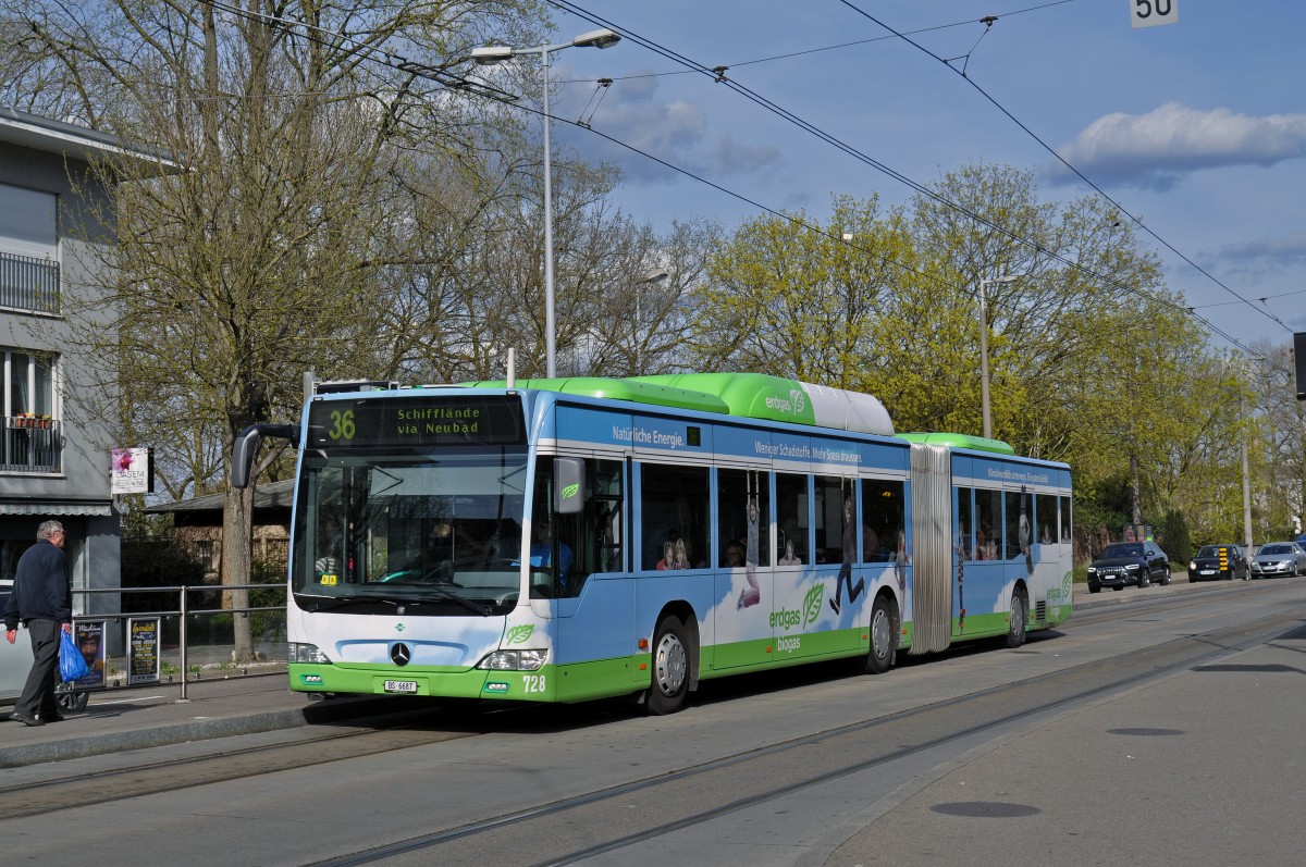 Mercedes Citaro 728 mit der Erdgas Werbung auf der Linie 36 bedient die Haltestelle ZOO Dorenbach. Die Aufnahme stammt vom 13.04.2015.