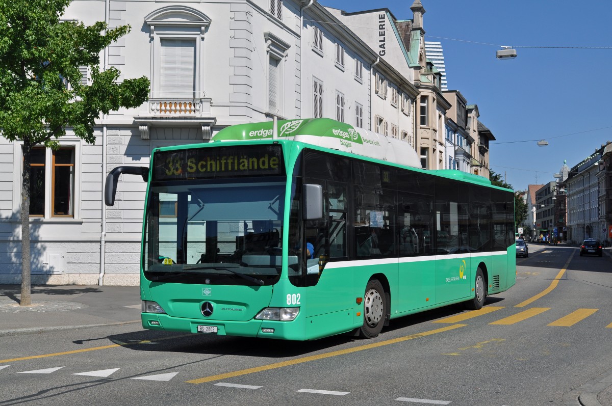 Mercedes Citaro 802 auf der Linie 33 fährt zur Haltestelle am Wettsteinplatz. Die Aufnahme stammt vom 03.08.2015.