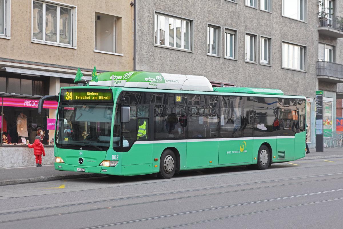 Mercedes Citaro 802, auf der Linie 34, bedient die Haltestelle Universitätsspital. Die Aufnahme stammt vom 01.01.2020.