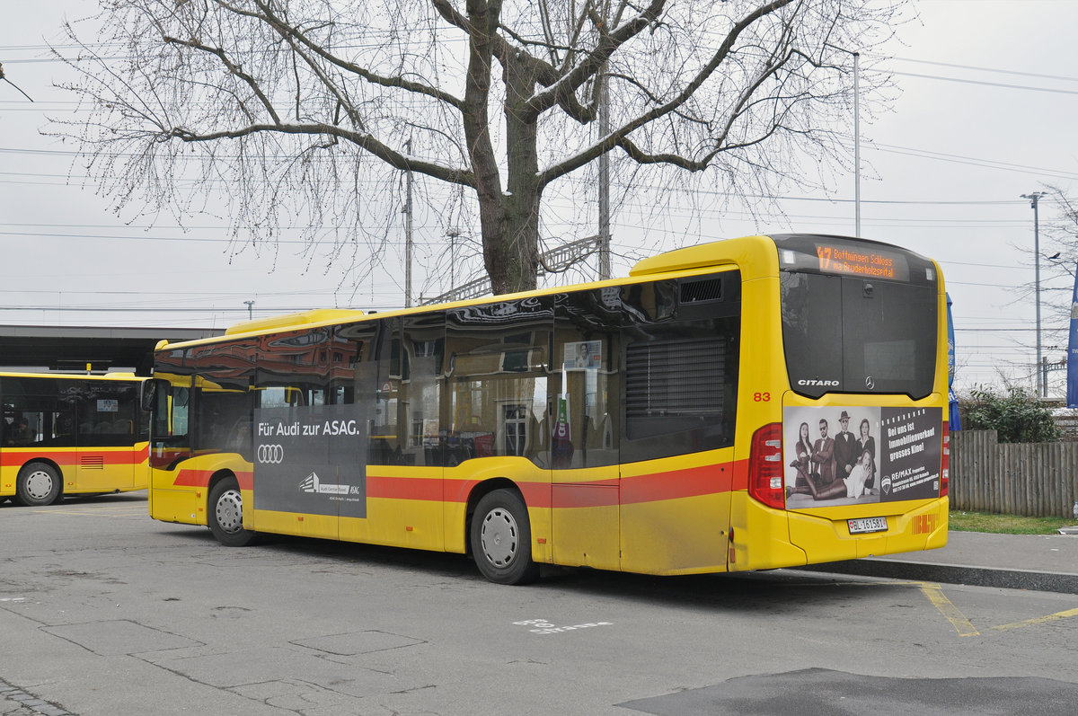 Mercedes Citaro 83, auf der Linie 47, wartet an der Endstation beim Bahnhof Muttenz.- Die Aufnahme stammt vom 20.03.2018.