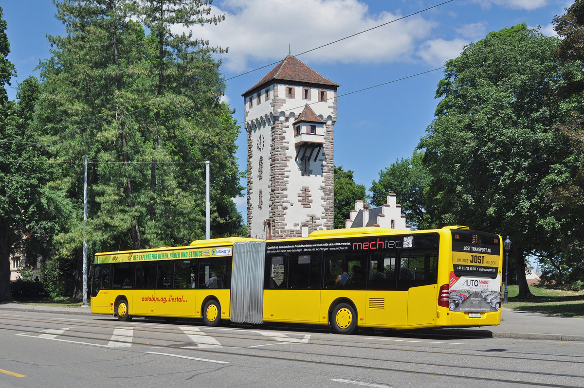 Mercedes Citaro 84 der AAGL, auf der Linie 80, fährt zur Endstation am Aeschenplatz.. Die Aufnahme stammt vom 18.06.2017.