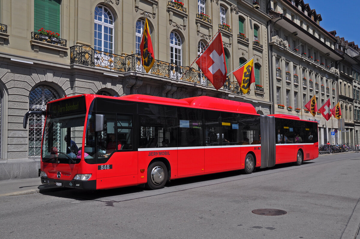 Mercedes Citaro 848, auf der Linie 12, bedient die Haltestelle beim Bundesplatz. Die Aufnahme stammt vom 05.08.2013.