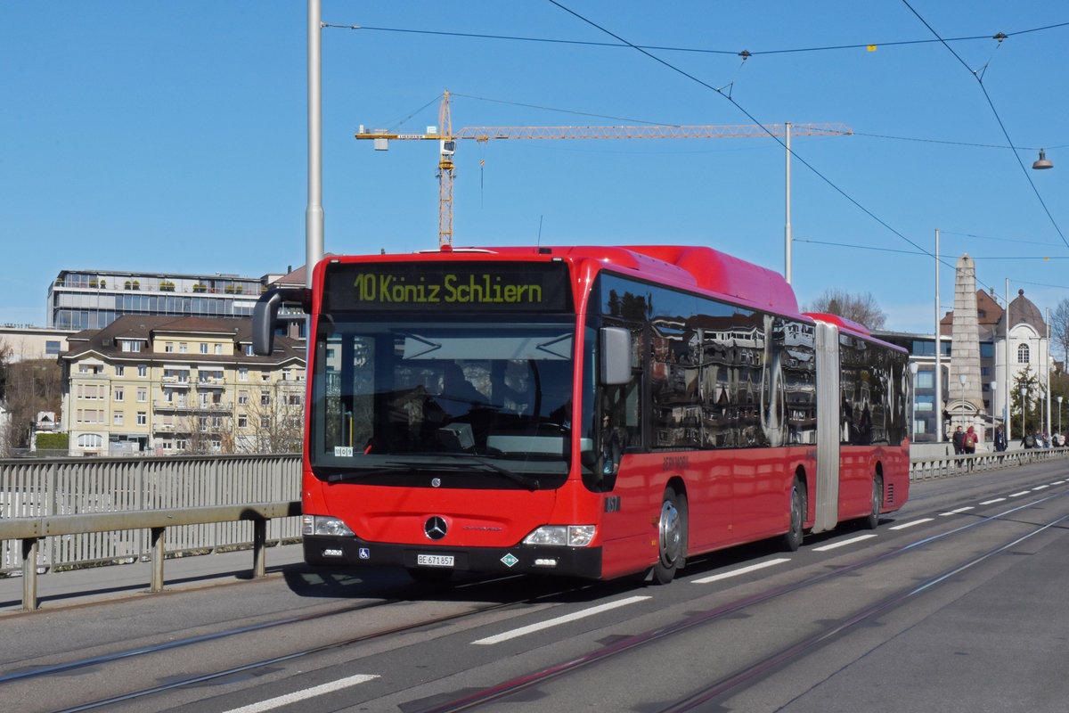 Mercedes Citaro 857, auf der Linie 10, überquert die Kornhausbrücke. Die Aufnahme stammt vom 24.02.2020.