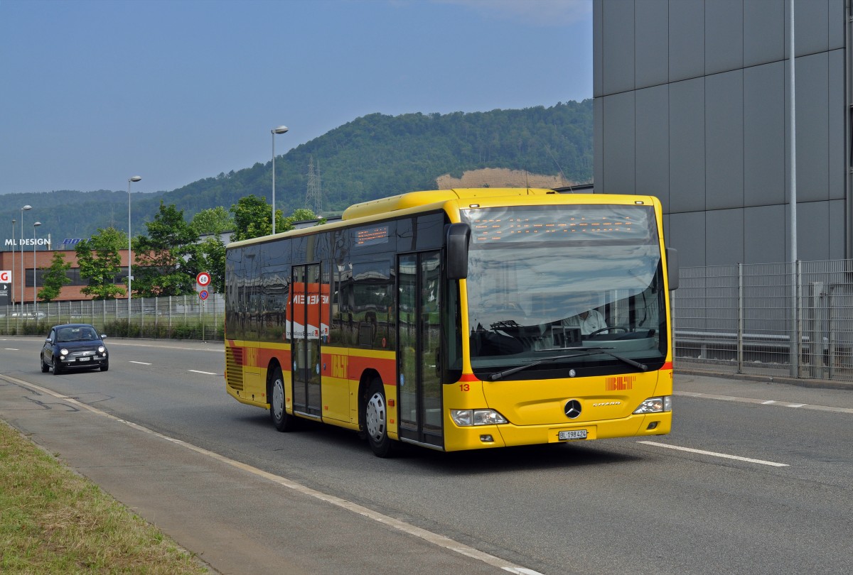 Mercedes Citaro der BLT mit der Betriebsnummer 13 fährt zum Bahnhof Sissach. Die Aufnahme stammt vom 11.06.2015.