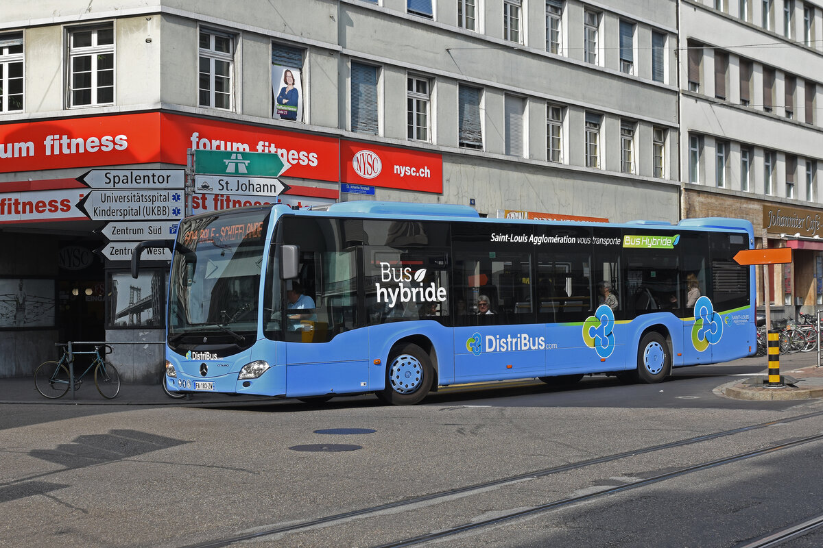 Mercedes Citaro von Distribus, auf der Linie 604, fährt am 14.09.2019 Richtung Endstation an der Schifflände. Hier befindet sich der Bus bei der Johanniterbrücke.